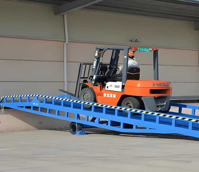 长葛移动式卸货平台（叉车用）